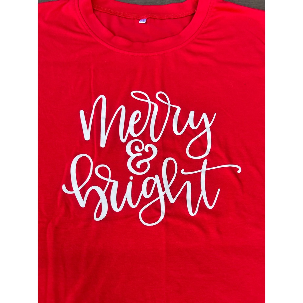 Merry & Bright Christmas Graphic Tee Red Short Sleeve Holiday Shirt Medium